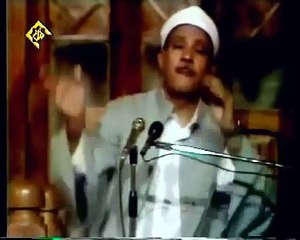 Shaikh Qari Abdul Basit crying during Tilawat-E-Quran (very rear video)