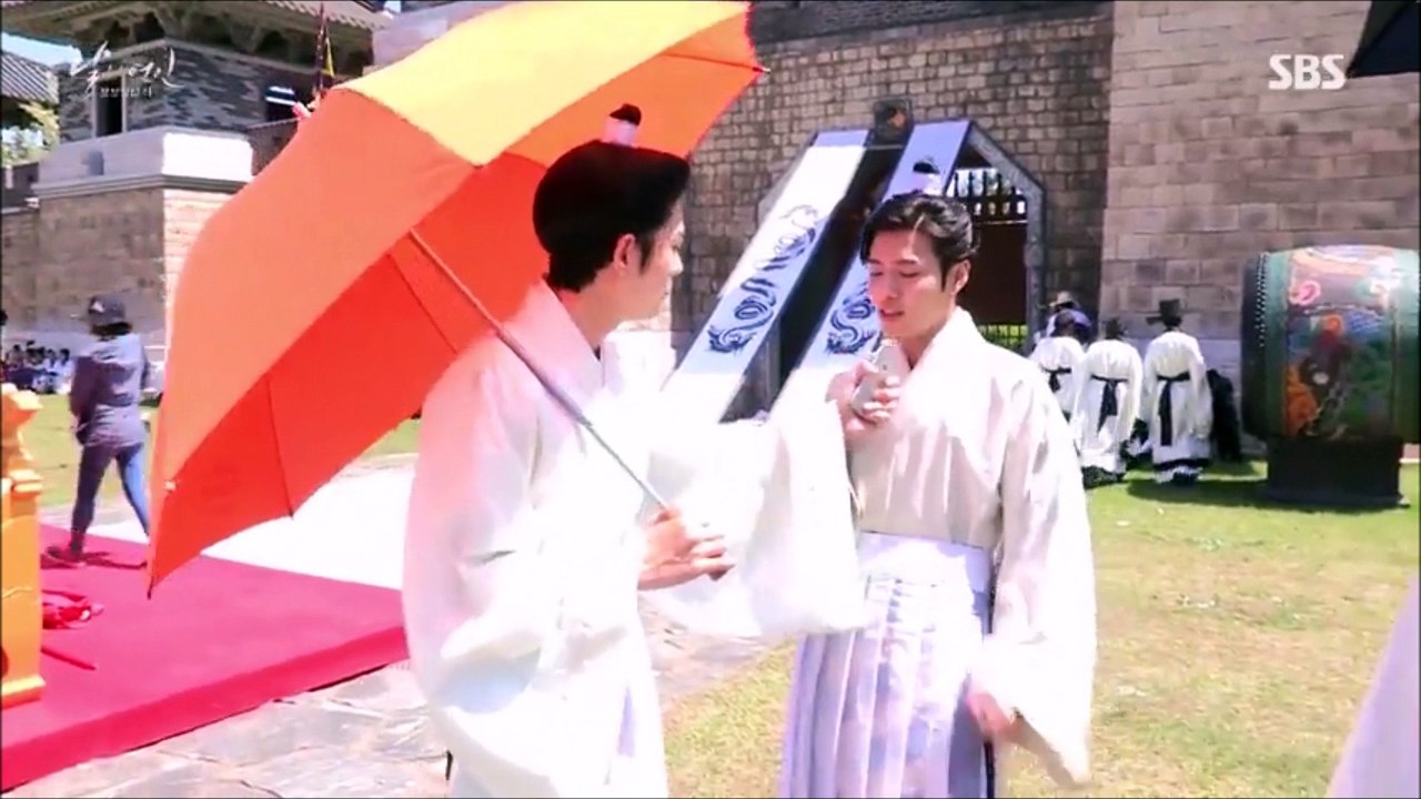 2016.09.28イ・ジュンギ【月の恋人-メイキング11】ワンソ、あなたのせいで雨乞いの祭祀の雰囲気がみんな壊れちゃったから責任をとって！：日本語翻訳