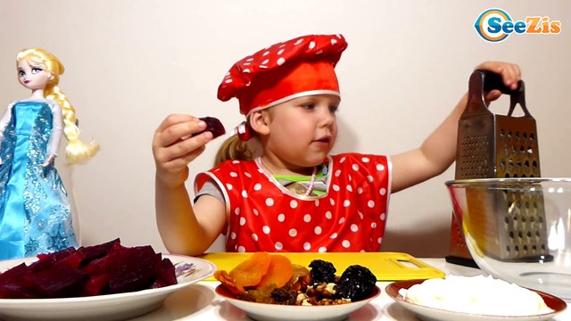 Принцесса Эльза и Повар Ника готовят полезный салат. Видео для детей. Frozen Elsa - Disney Princess