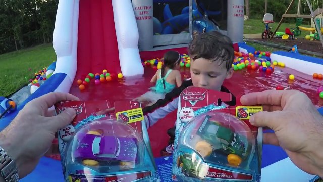 DISNEY CARS BATH TOYS HYDRO WHEELS + Giant Surprise Eggs Opening Pixar Lightning McQueen Kids Video!