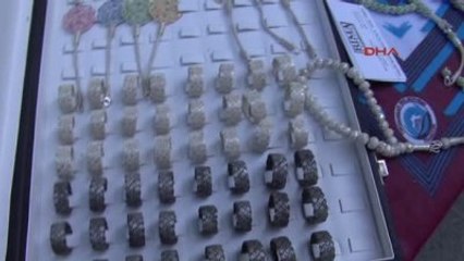 Trabzon'da Yöresel Kazaziye ve Hasır Takılar Sokak Defilesi ile Tanıtıldı