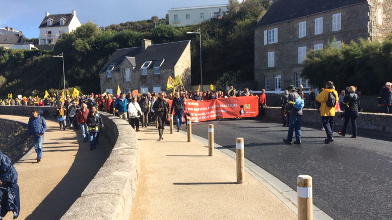 Prises de parole à Diélette lors du rassemblement antinucléaire