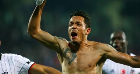 Adriano: Takıma Yardımcı Olduğum İçin Mutluyum