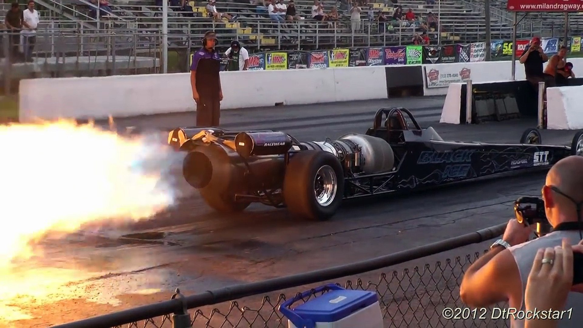 Jet Motorlu Arac Bloodhound Pistlere Geri Donuyor