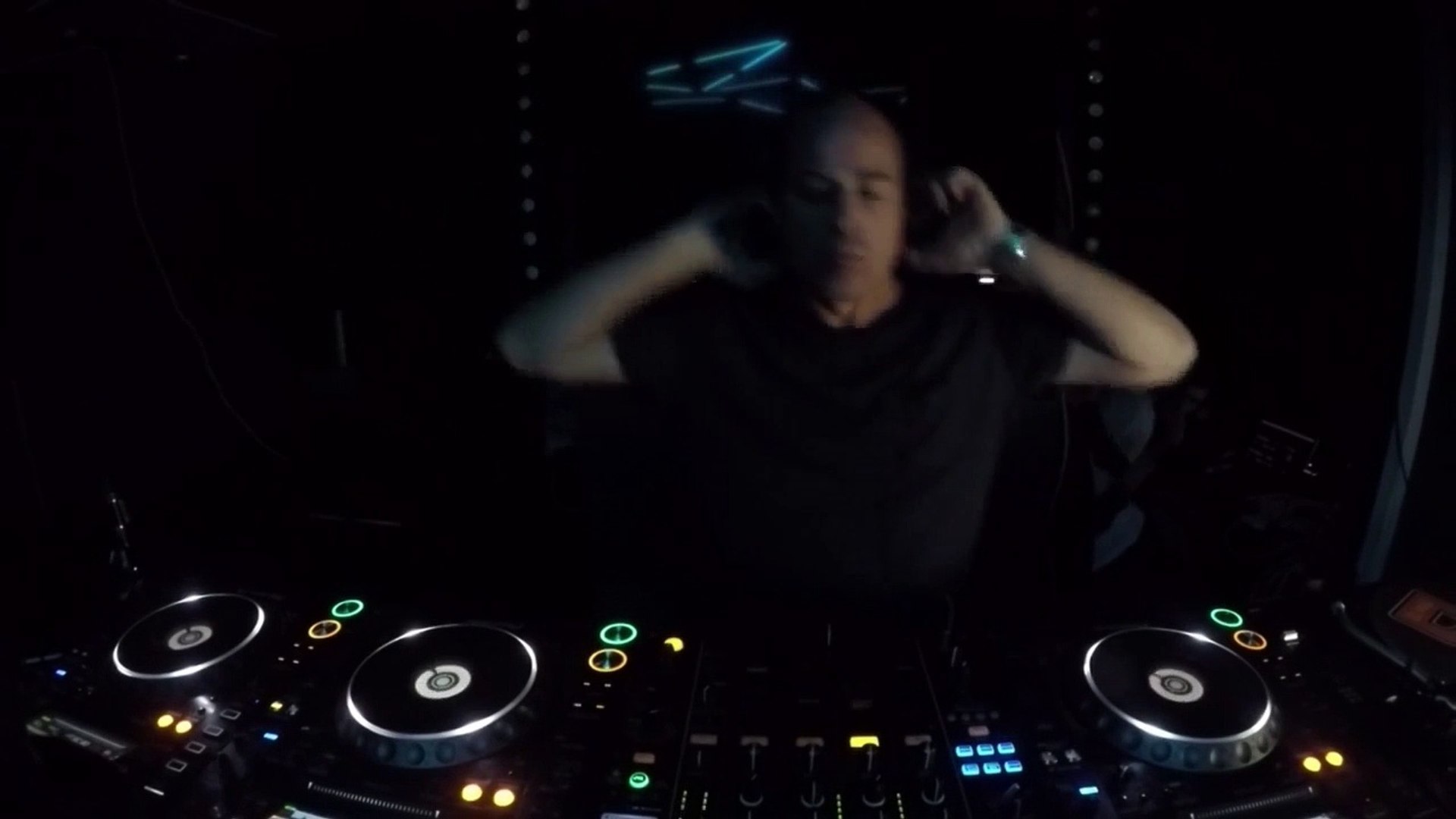 ⁣Christian Smith - Live @ DJ Mag HQ [30.09.2016] (Minimal Techno, Tech House) (Teaser)