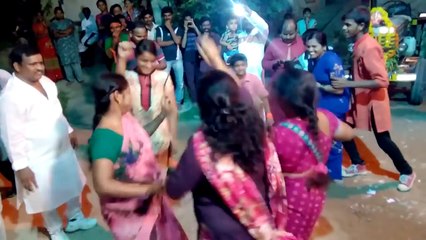 Colony Women's Street Dance || Funny Whatsapp Videos