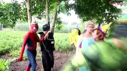 Frozen Elsa LOSES her HEAD! w-_ Joker Spiderman -u0026 Spidergirl Funny Superheroes in Real Life