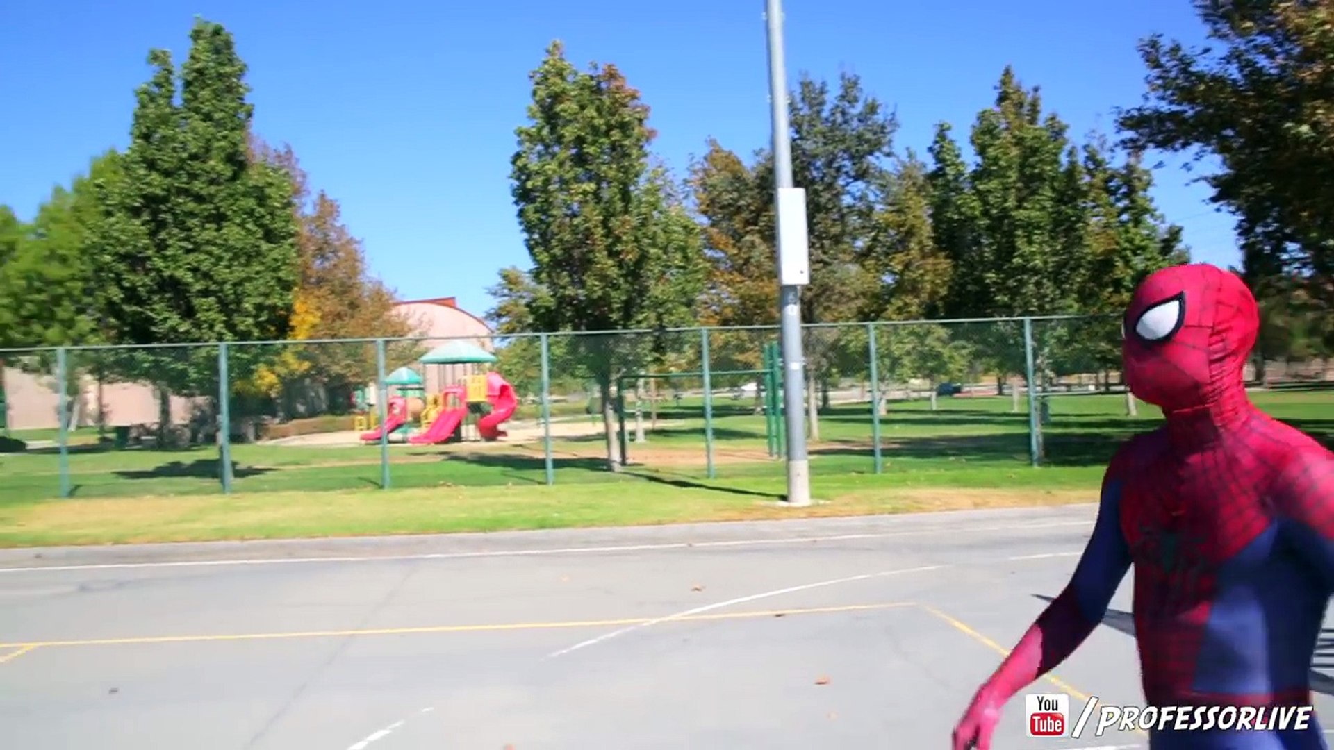 ⁣Spiderman vs Deadpool Basketball ...SuperHero Basketball
