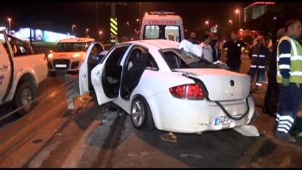 İbb'nin Temizlik Aracına Çarptı: 1 Ölü, 4 Yaralı