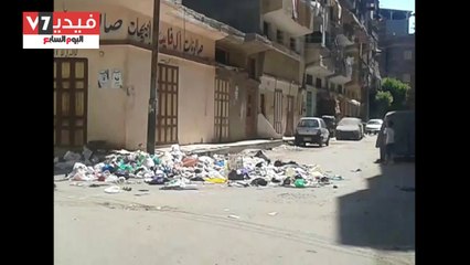 أهالى دمياط يشتكون تراكم أكوام القمامة وسط الطريق