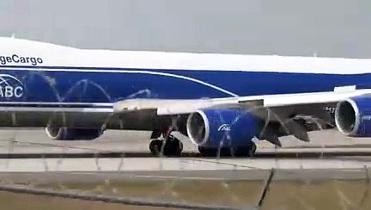 Airoplanes From Airport_1