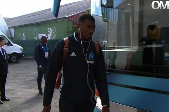 L'arrivée du bus de l'OM au stade Jean-Bouin