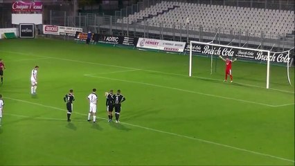 Football : l'incroyable triple arrêt du gardien de Vannes