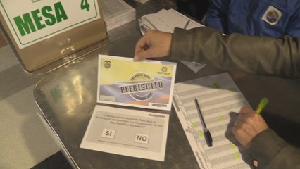 Abren los colegios electorales de Colombia para el plebiscito por la paz