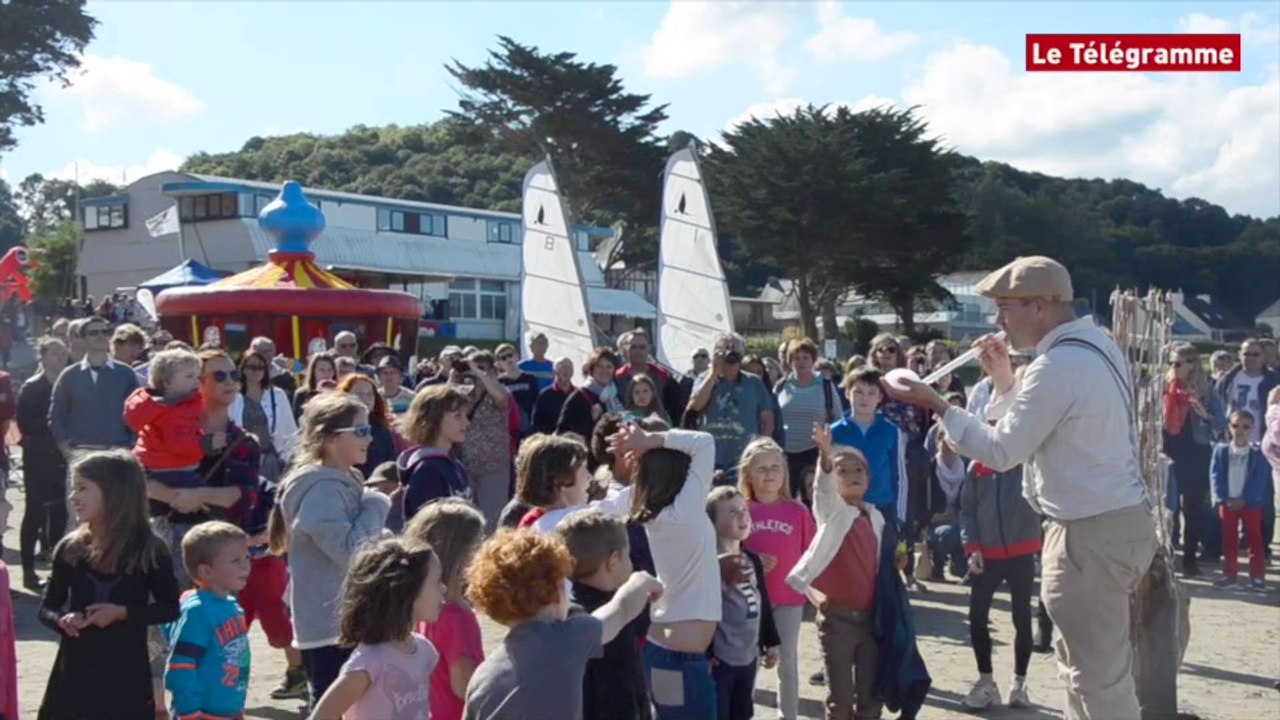 Plestin-les-Grèves (22). Vent de grève : il y a le ciel, le soleil et la mer !