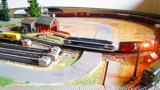 train miniature: Duo de 72000 en têtes de trains fret.