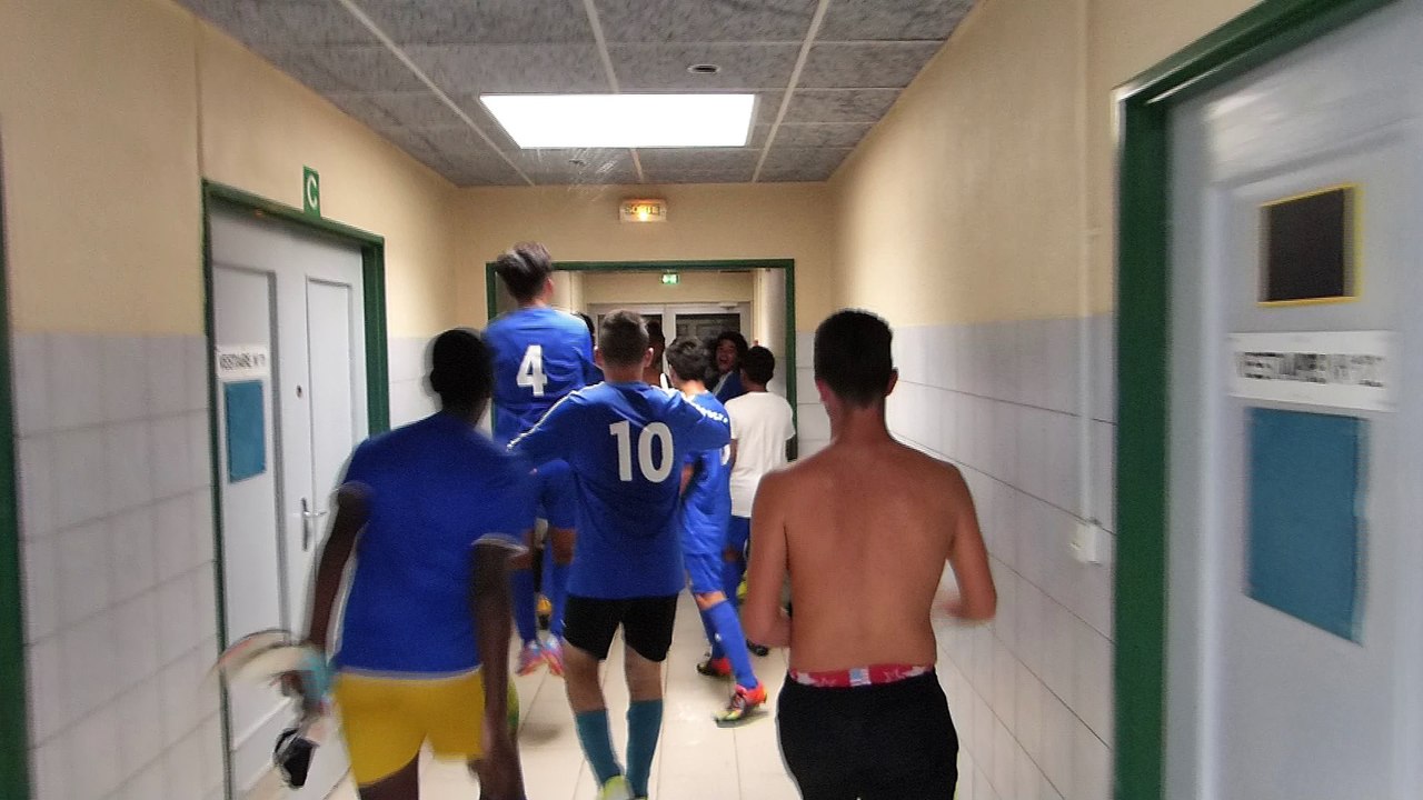 UGA LYON-DECINES U17 - EVEIL DE LYON  6 - 2 La joie dans les vestiaires après cette victoire !