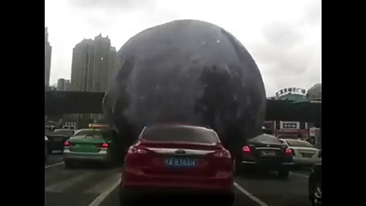 A mysterious object strikes on drivers