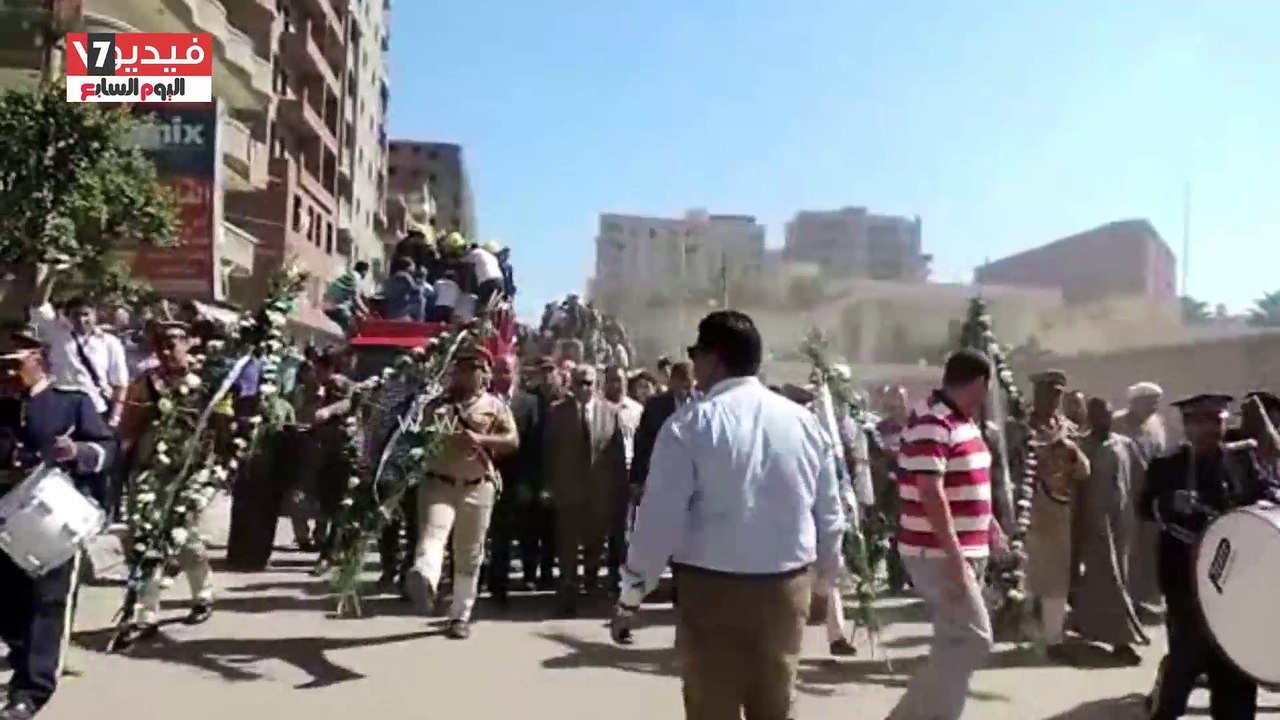 . الآلاف من اهالى البحيرة يشيعون شهداء الشرطة ف...