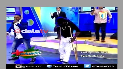 Sorprendente! como baila este Señor en sus muletas-Más Roberto-Video