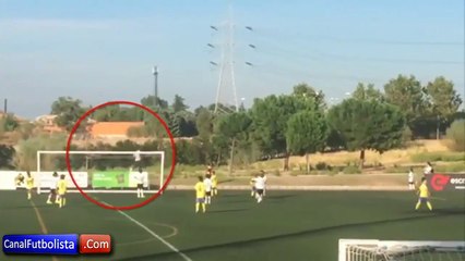 Cristiano Ronaldo joue les ramasseurs de balle pour le match de son fils