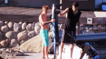 Justin Bieber Str*ps Off and Shows Off His Physique