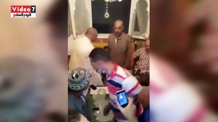 بالفيديو.. جلسة عرفية تحكم على شاب بضربه بالشبشب فى كفر الشيخ