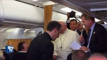 Le Pape François accuse les manuels scolaires français de propager la théorie du genre