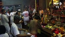 Thaïlande: piercing extrême au festival végétarien de Phuket