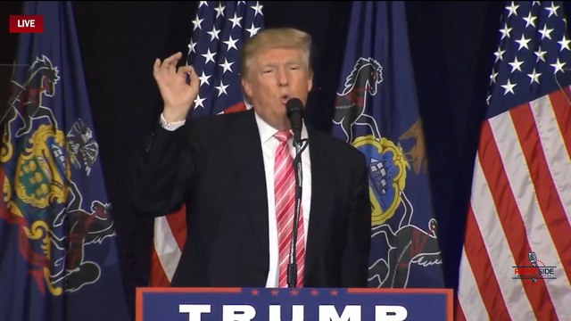 Donald Trump se moque du malaise d'Hillary Clinton