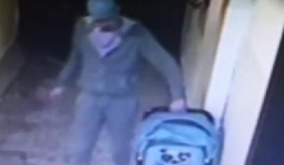 Bebek arabasını böyle çaldı