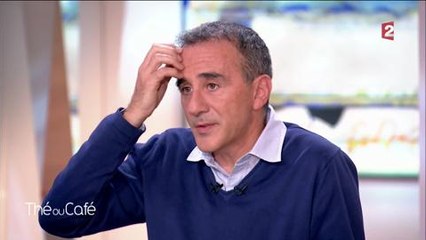 Elie Semoun revient avec émotion sur la mort de sa mère : "Ca fait un choc"