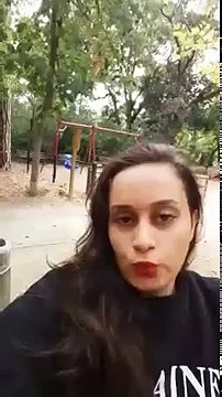 Elle filme une balançoire qui bouge toute seule