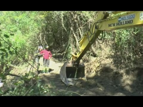 Pescara del Tronto (AP) - Terremoto, si lavora per consolidare il terreno (27.09.16)