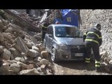 Amatrice (RI) - Terremoto, auto recuperata tra le macerie (19.09.16)