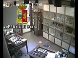 Lecce – Rapina in gioielleria al Centrum, poi la fuga e i colpi di pistola -2- (16.09.16)