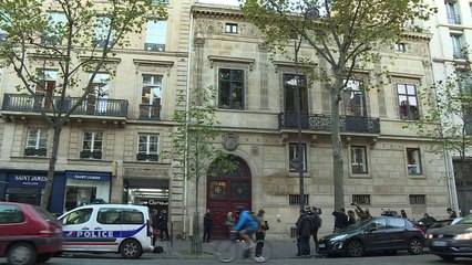 كيم كارداشيان تتعرض لسطو مسلح وسرقة مجوهرات بملايين اليورو