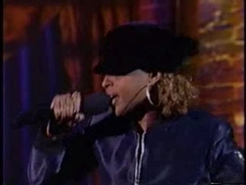 Mary J. Blige Performs Be Happy