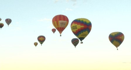 Plus de 500 montgolfières s'envolent dans le ciel d'Albuquerque