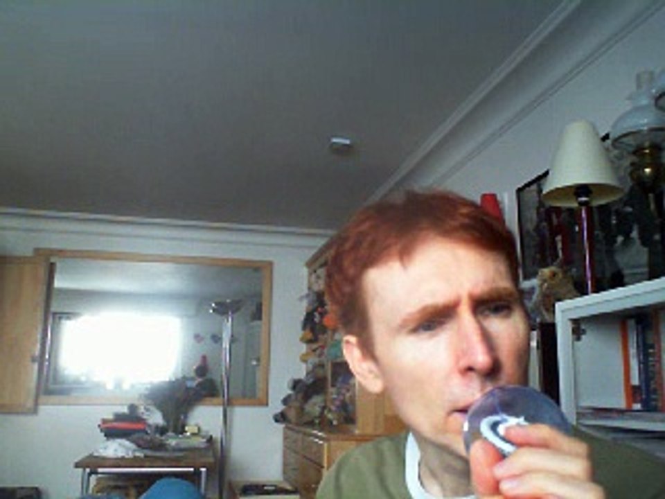 Wiwi égratigne "je n'irai pas à Saint Tropez" de Cora Vaucaire