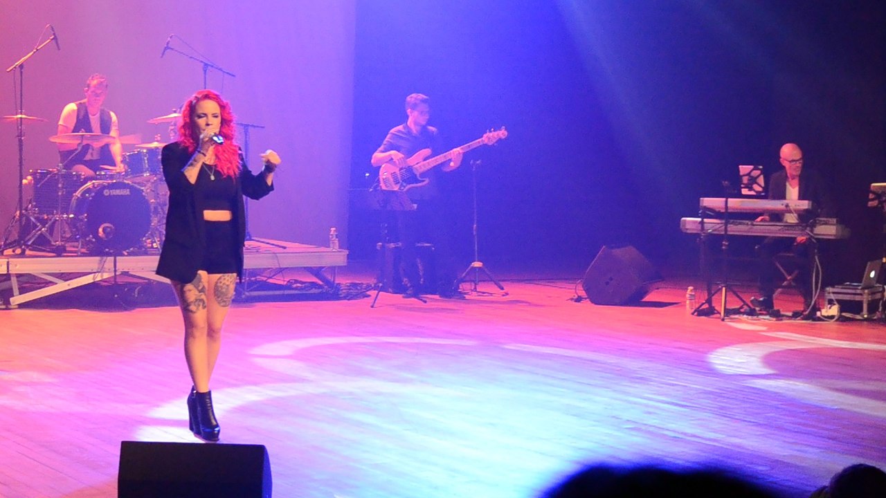 Manon (Best of tour des artistes des émissions The Voice au Castel samedi 1er octobre 2016)