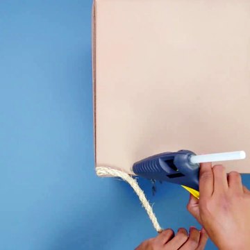 Elle transforme une boîte de carton banale en accessoire tendance que tout le monde aimerait avoir dans sa maison - Bricolages - Trucs et Bricolages