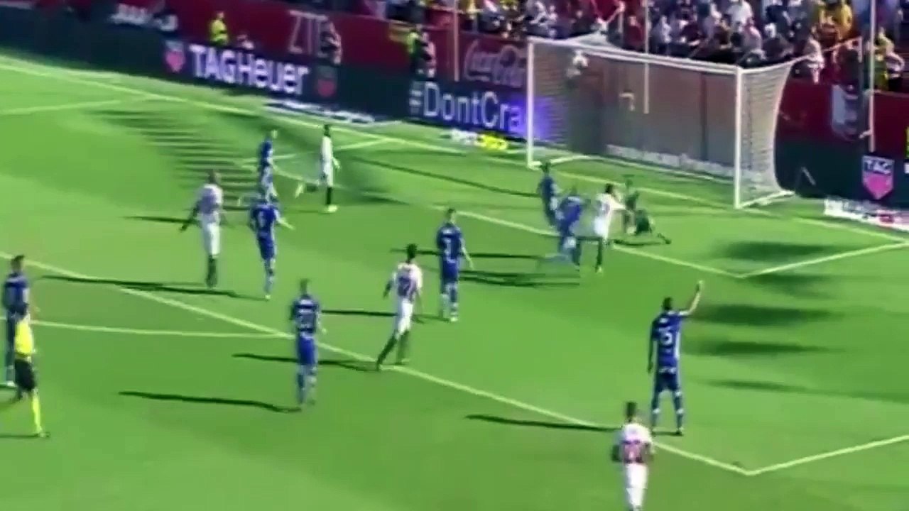 La passe de fou de Ganso pour Ben Yedder !