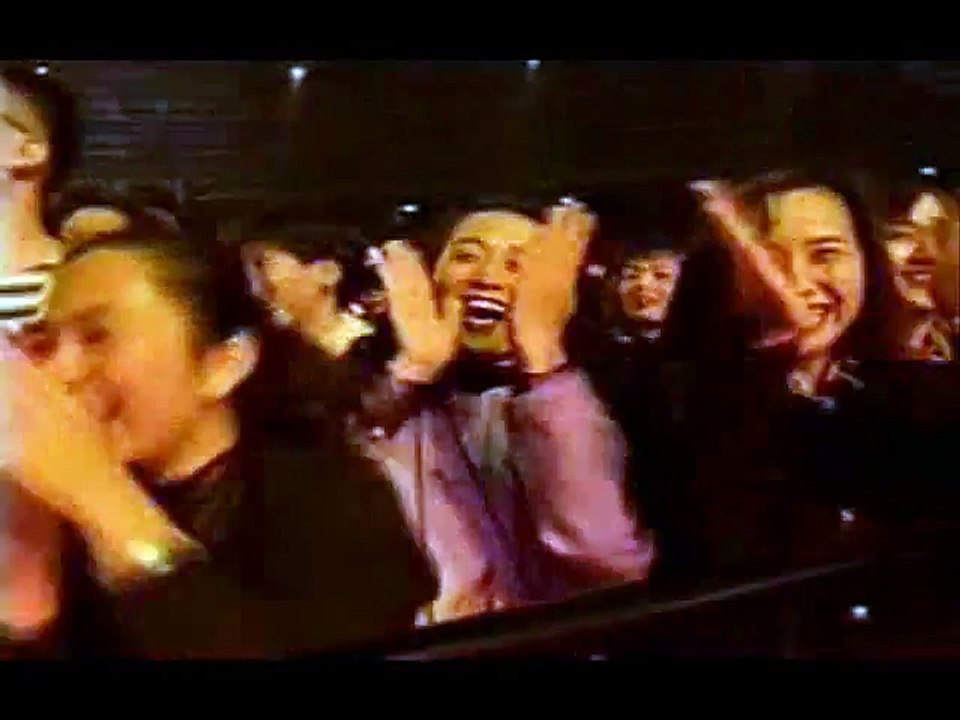 12 MADONNA I'm Going Bananas (The Girlie Show Live in Fukuoka) 1993
