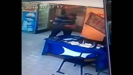 Niğde Cafedeki Hırsızlık Olayı Güvenlik Kamerasına Yansıdı