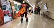 Şişhane'de Bir Kadın Metronun Önüne Atladı