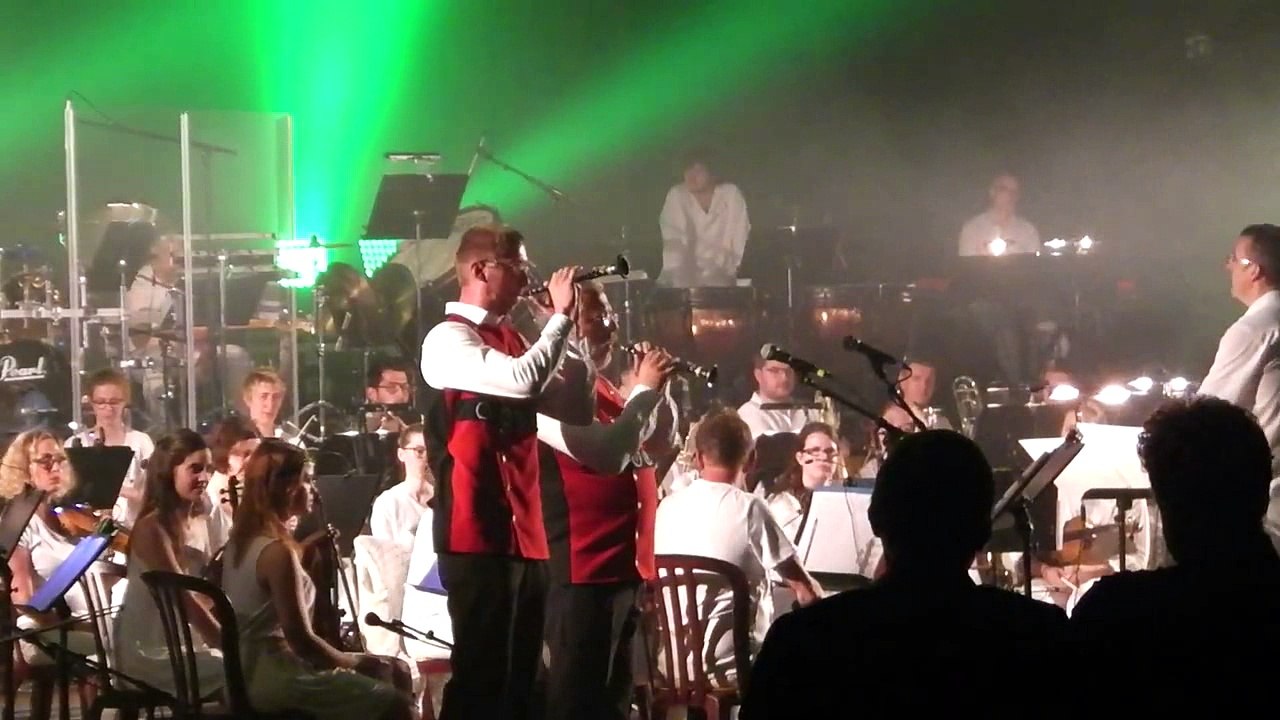 Bagad Kiz Avel/Symphonic Orchestra "Heuliadenn Ar Menez"