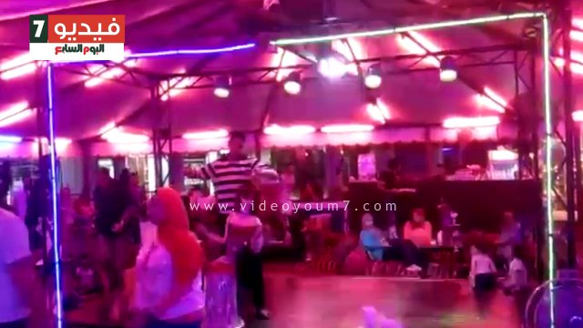 فقرة رقص رائعة لعروسة بأحد مقاهى شرم الشيخ تخطف أنظار الزوار