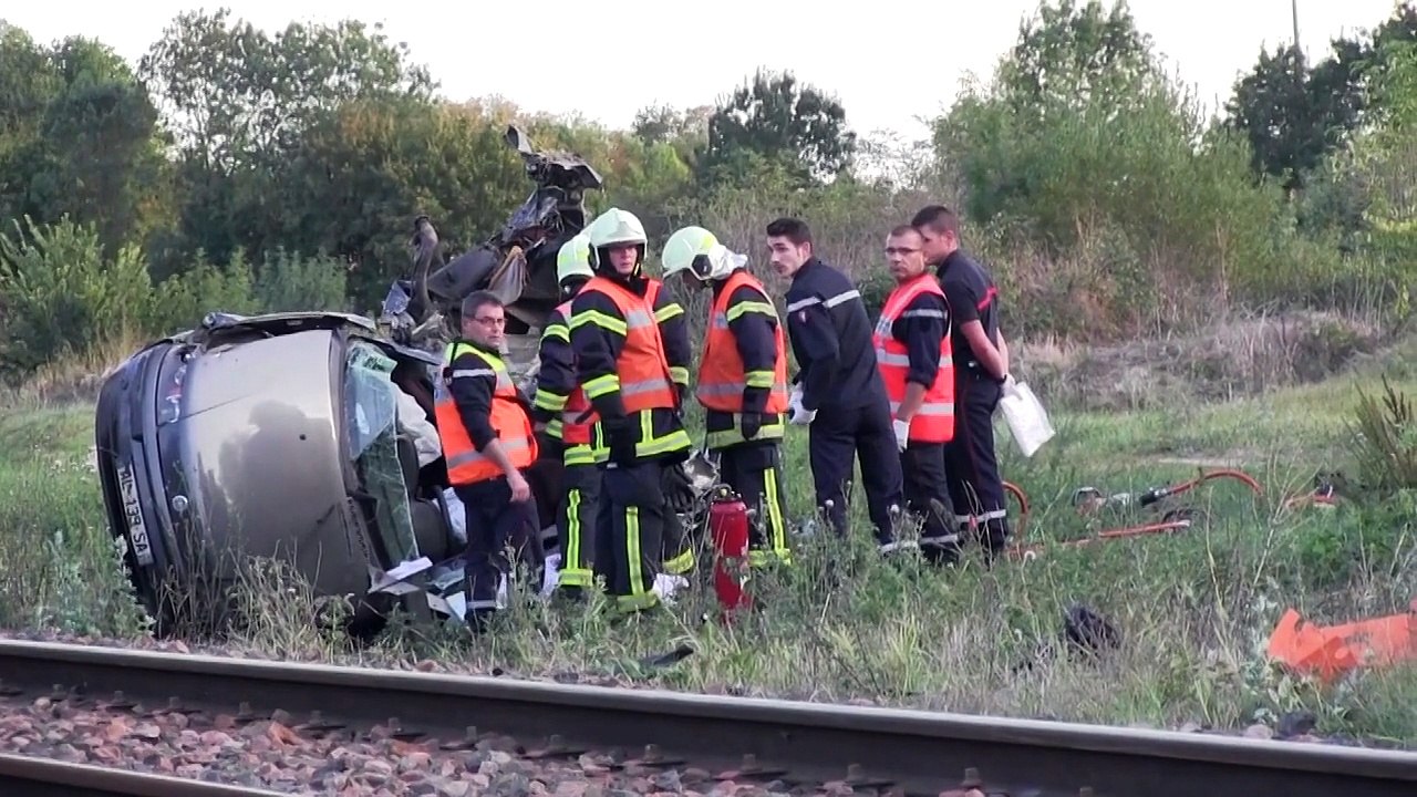 VIDEO.  Un TER percute une voiture au passage à niveau à Aiffres (79)