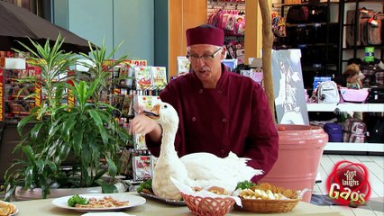 GOOSE ATTACK IN SUPERMARKET OMG LOL!!